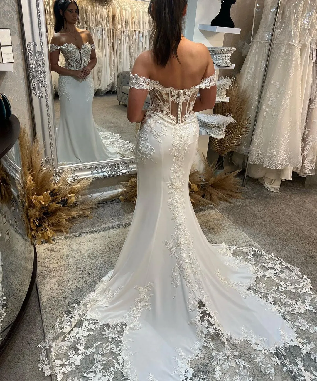 Exquisite Floor Length Sweetheart Sleeveless Off-The-Shoulder Mermaid Lace Wedding Dress