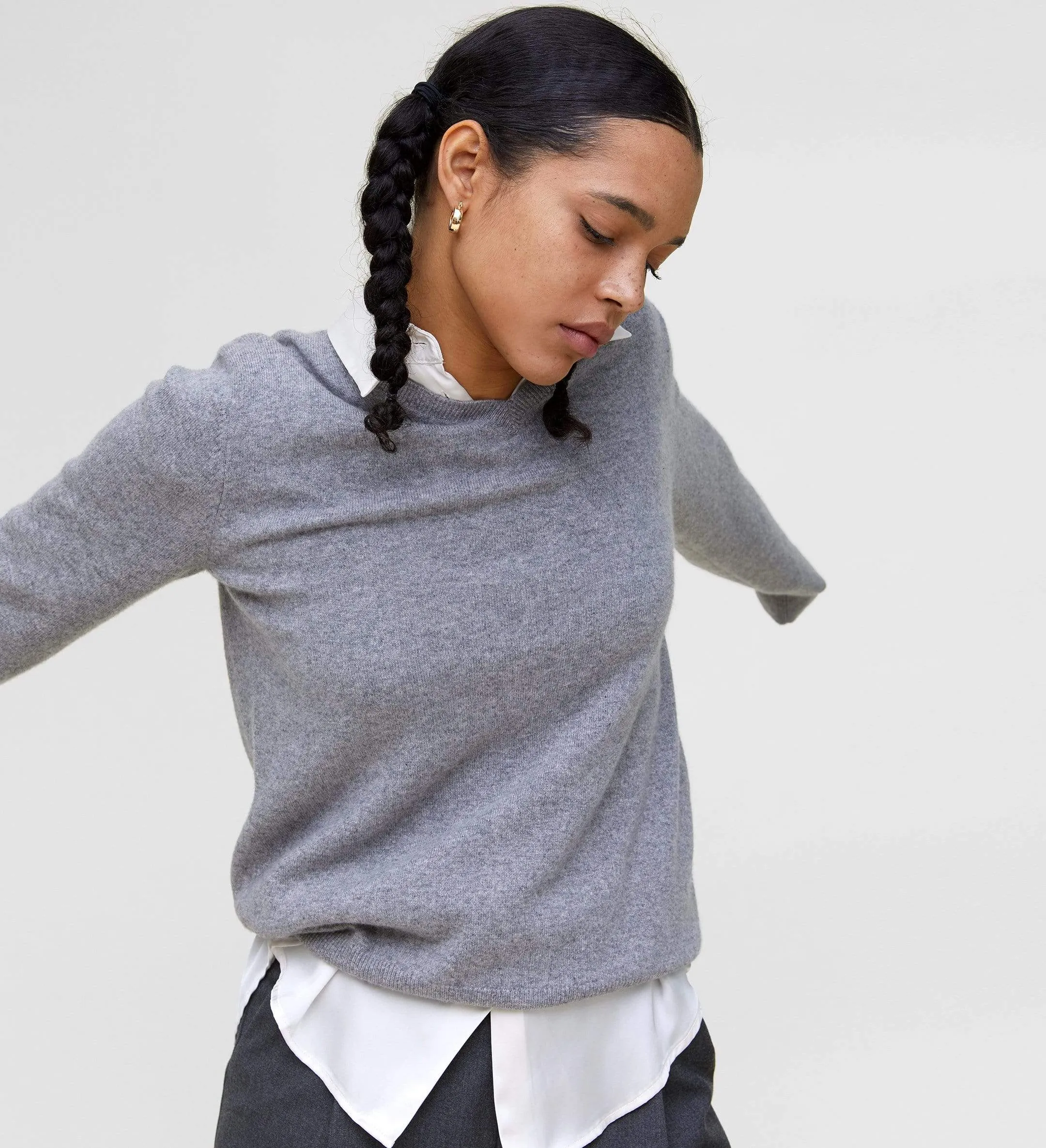 The Women's Basic V-Neck Cashmere Sweater