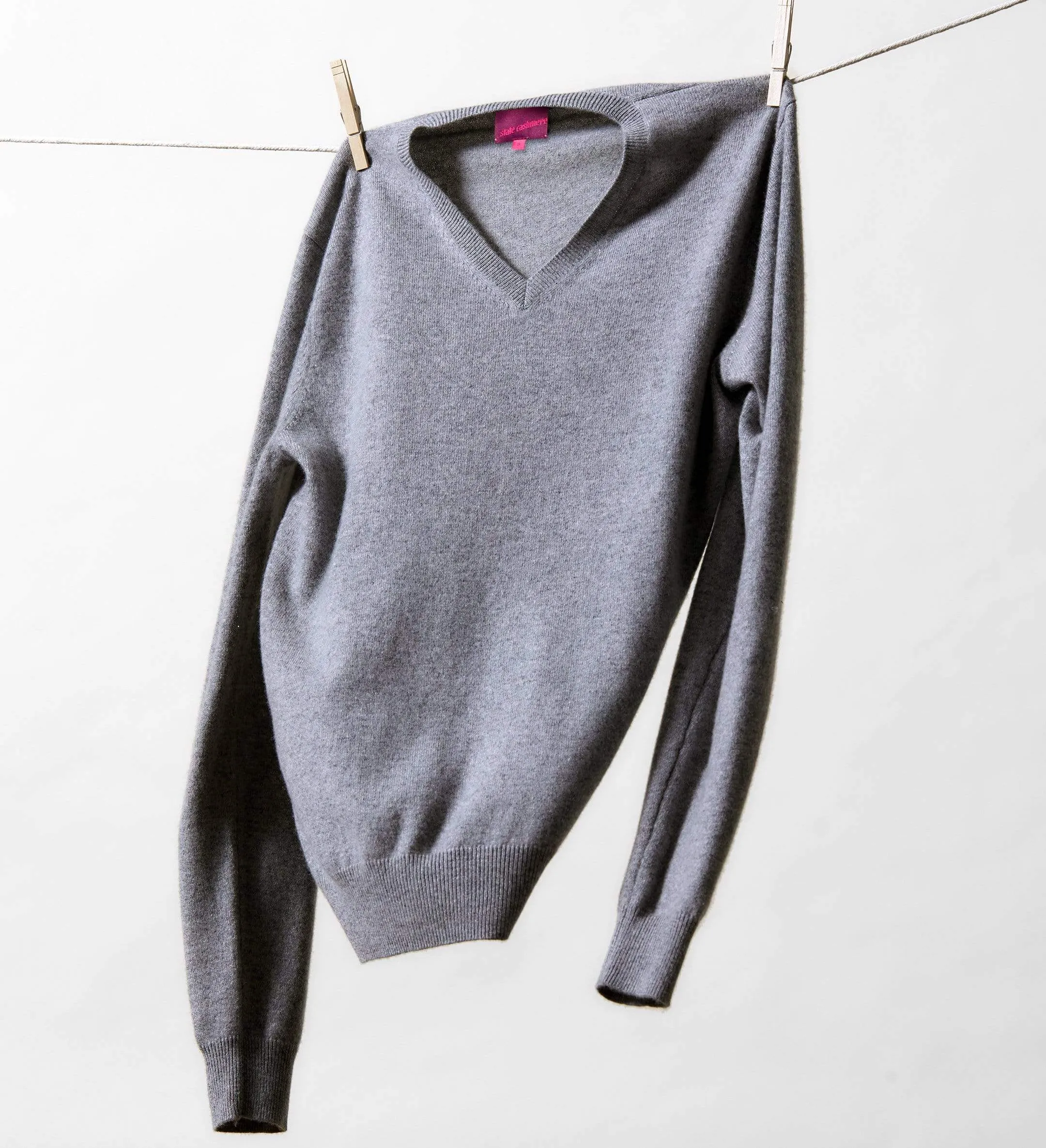 The Women's Basic V-Neck Cashmere Sweater