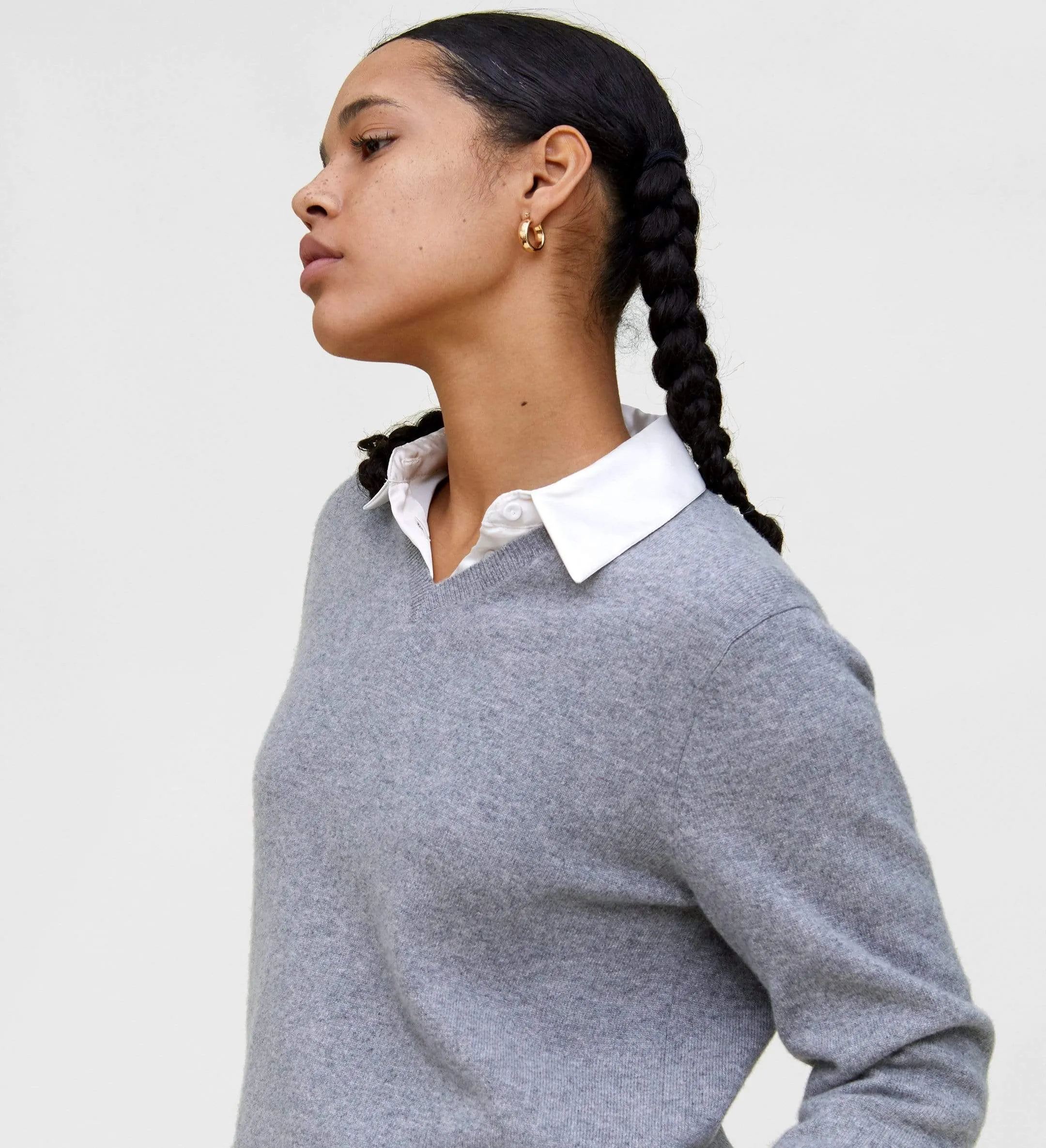 The Women's Basic V-Neck Cashmere Sweater