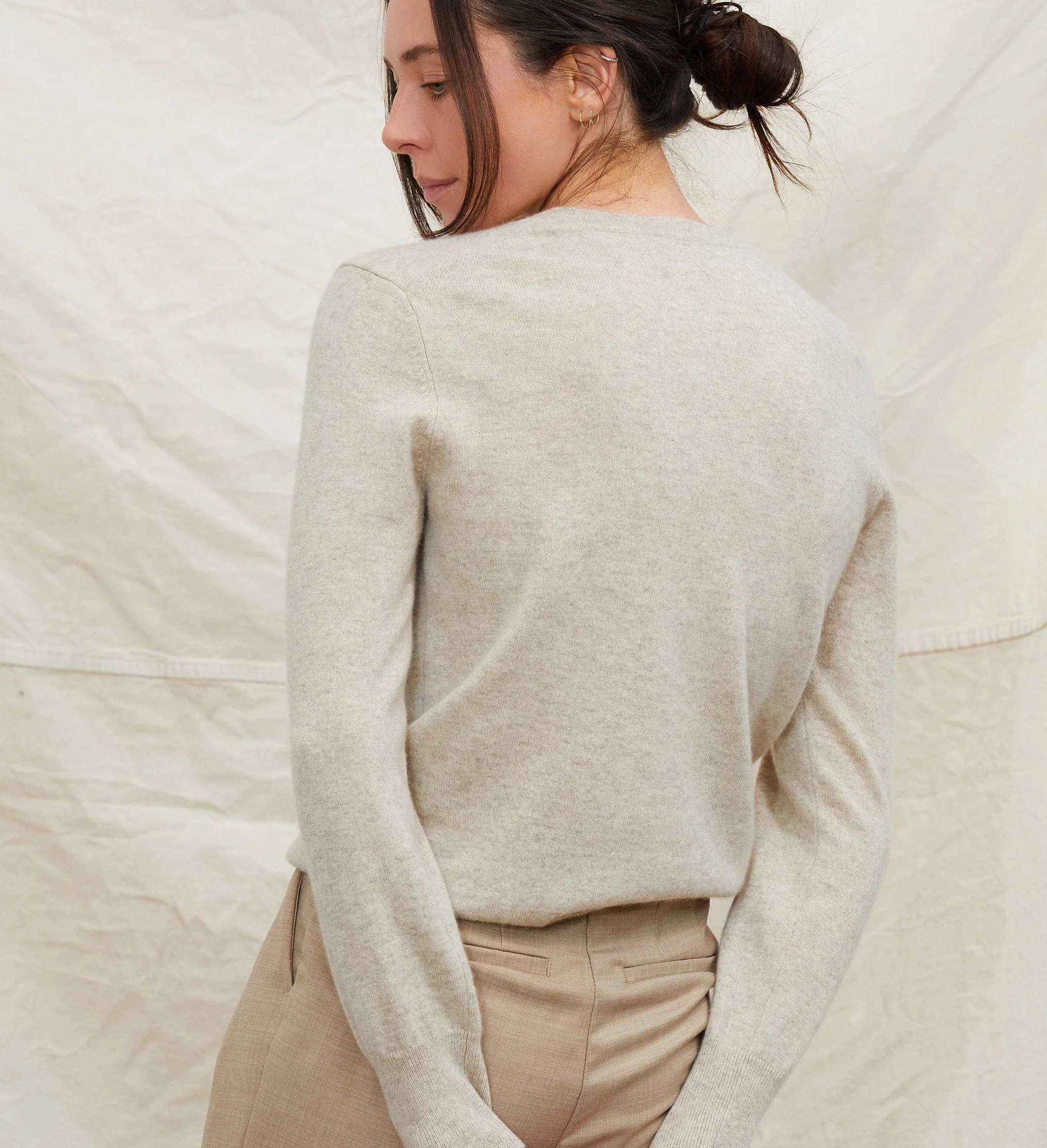 The Women's Basic V-Neck Cashmere Sweater